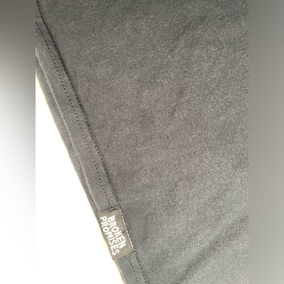 Santa Cruz Black T shirt Skull and Flames Broken Promises Skater Shirt - Picture 3 of 14